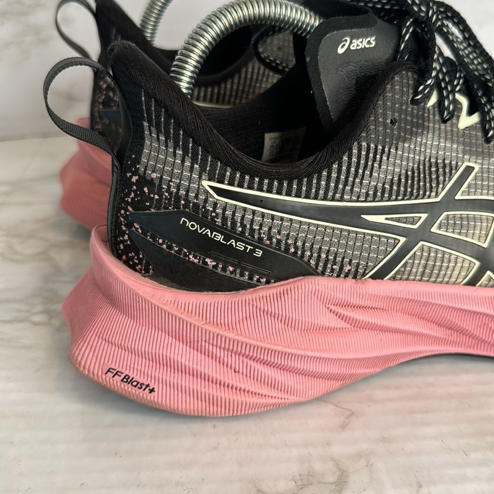 ASICS Novablast 3 LE Women's Athletic Running Shoes Black Pink Rave Size 9.5 - Picture 5 of 10
